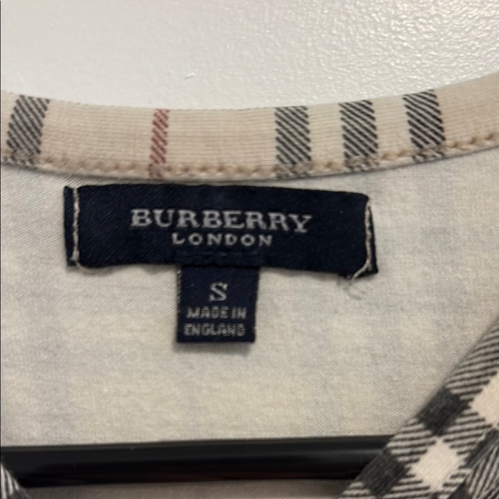 Authentic Burberry Short Sleeve Top - Picture 2 of 6